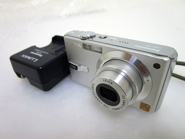 Used]4685R ☆Panasonic ☆Compact digital camera LUMIX ☆DMC-FX7 ☆ with battery  charger - BE FORWARD Store