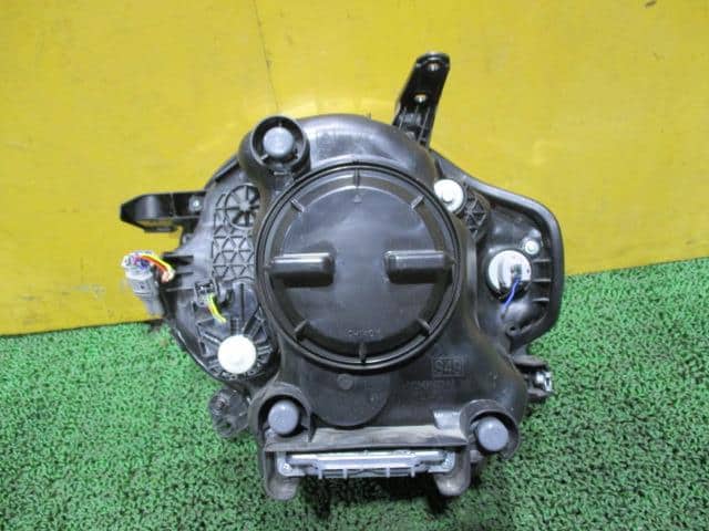 Used]Right Headlight SUZUKI Hustler 2018 DAA-MR41S 3512065P12 - BE