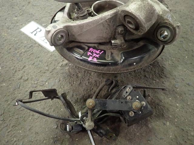 Used]Mark X GRX120 Left Rear Knuckle ASSY [15003284] - BE