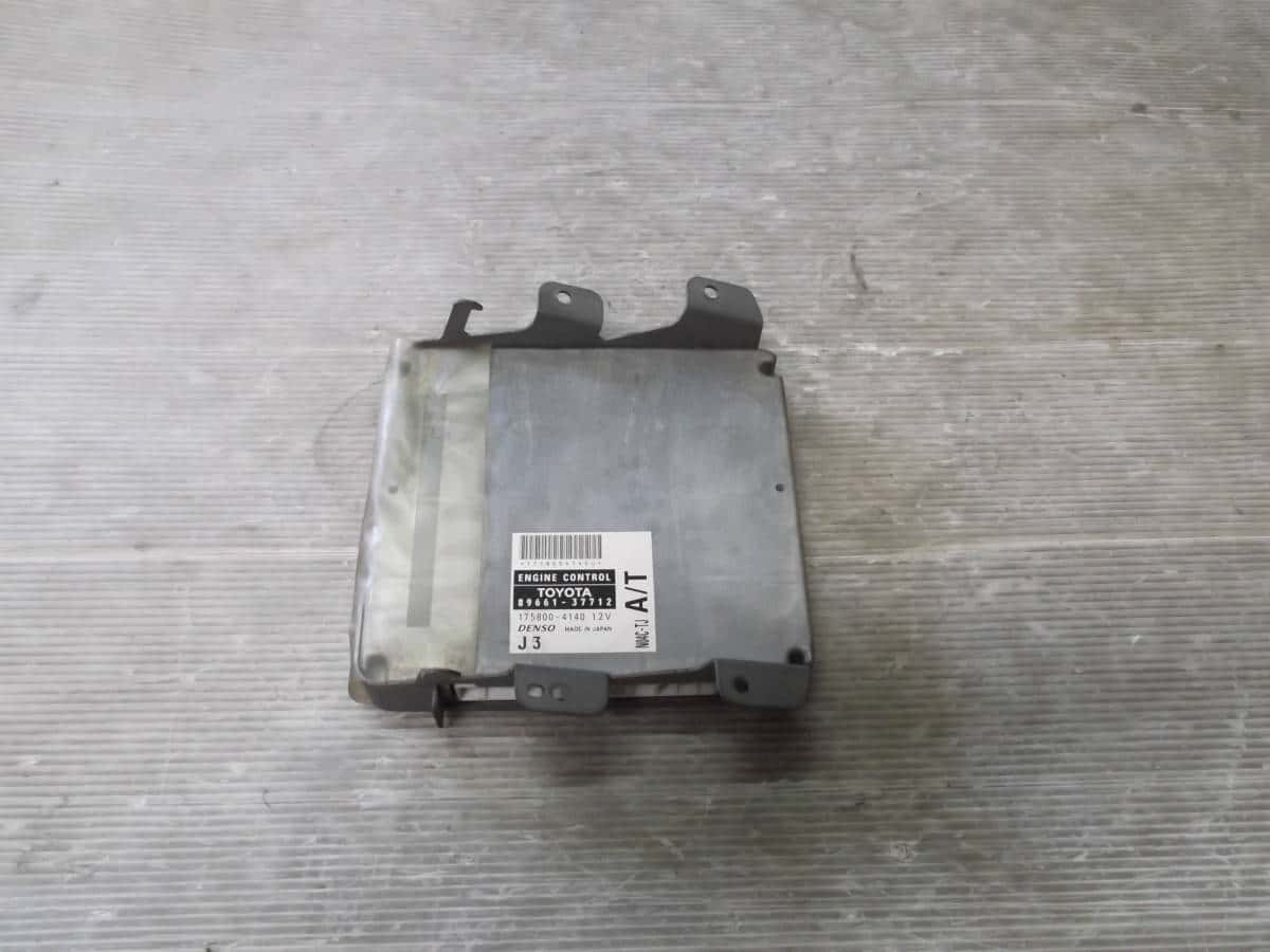 ヒノ　デュトロ　TOYOTA ダイナ エンジンECU 89561-37210 ヒノデュトロTOYOTA ダイナ エンジンECU 89561-37210
