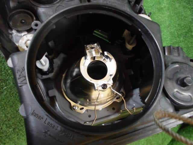 [Used]Harrier ACU30W Left Headlight [15011014] - BE FORWARD Auto Parts