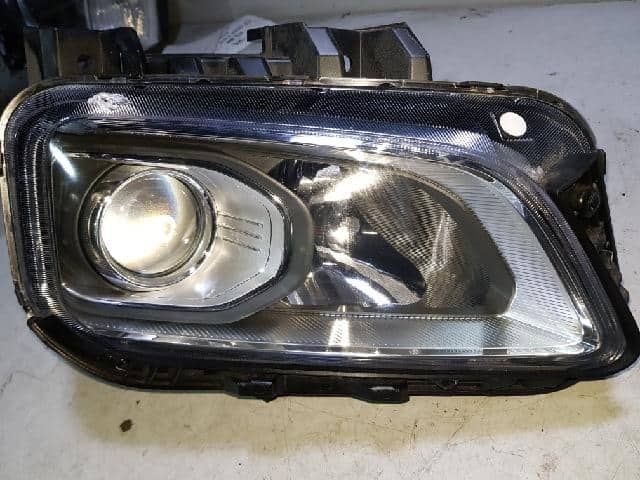 [Used] Right Headlight HYUNDAI Kona 2018 92102J9000 - BE FORWARD Auto Parts