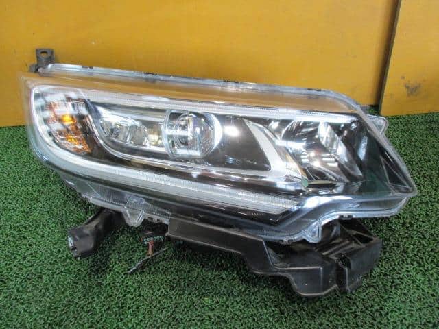 Used Right Headlight Honda Freed 17 Dba Gb5 Be Forward Auto Parts