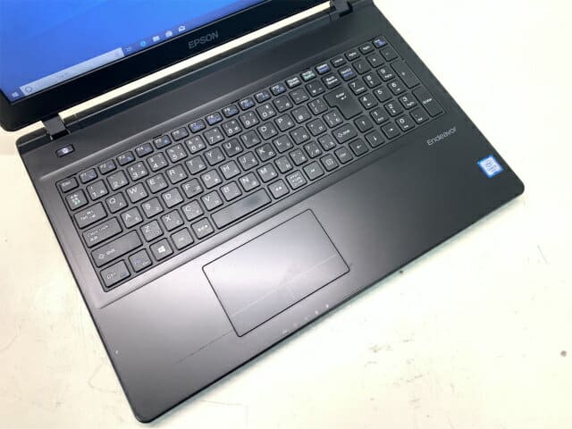 2つの液晶解像度から選択可能な15.6型ビジネスノートPC