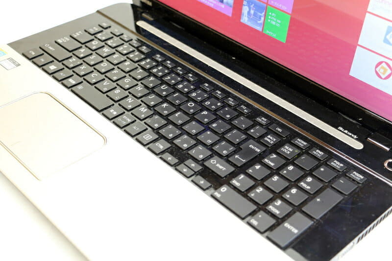 中古ノートPC】東芝〈dynabook Satellite T67/55M〉Intel Core i7 