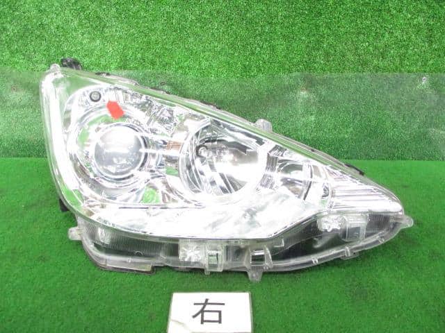 Used]Right Headlight TOYOTA Aqua 2014 DAA-NHP10 8111052E61 - BE FORWARD  Auto Parts