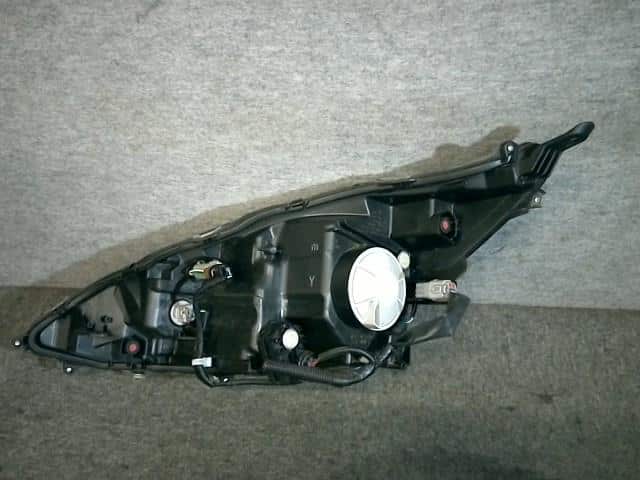 Used]Right Headlight TOYOTA Aqua 2018 DAA-NHP10 8111052M10 - BE