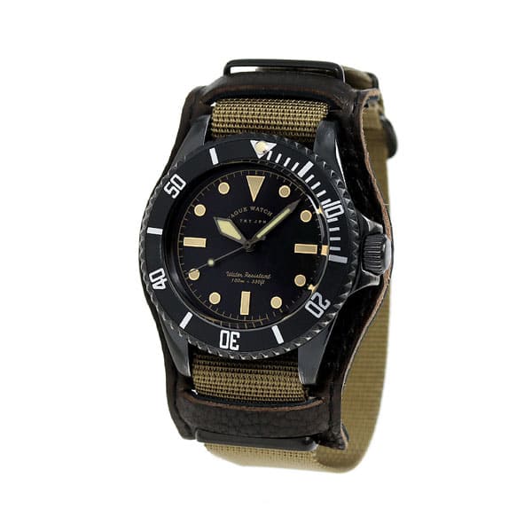 vague black submariner watch