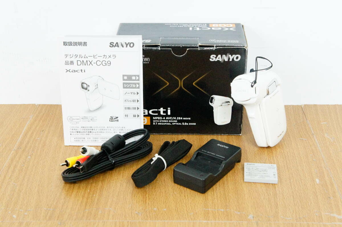 Used]C SANYO SANYO Xacti zakutidejitarumubikamera DMX-CG9 - BE