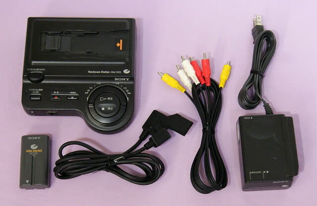 Used]SONY SONY CCD-TR11 Hi8 video camera recorder (Hi8/8mm video 