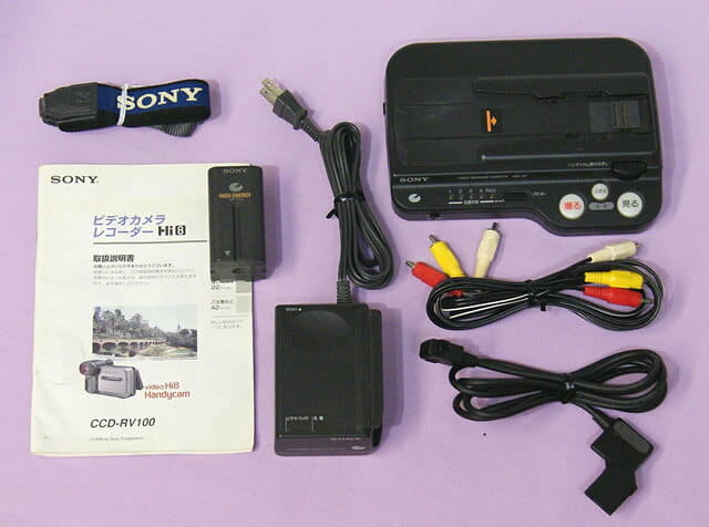 Used]SONY CCD-RV100 (Hi8/8mm video camera Handycam) with Hi8