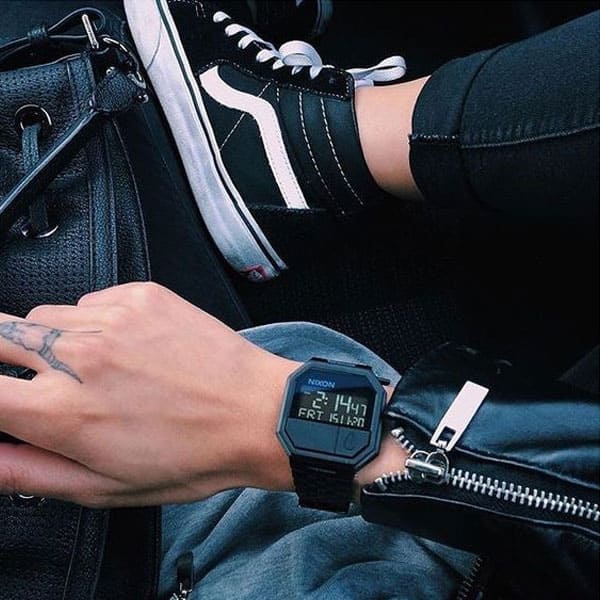 Nixon rerun top all black