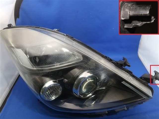 Used]Right Headlight TOYOTA Isis 2009 DBA-ZGM10W 8111044360