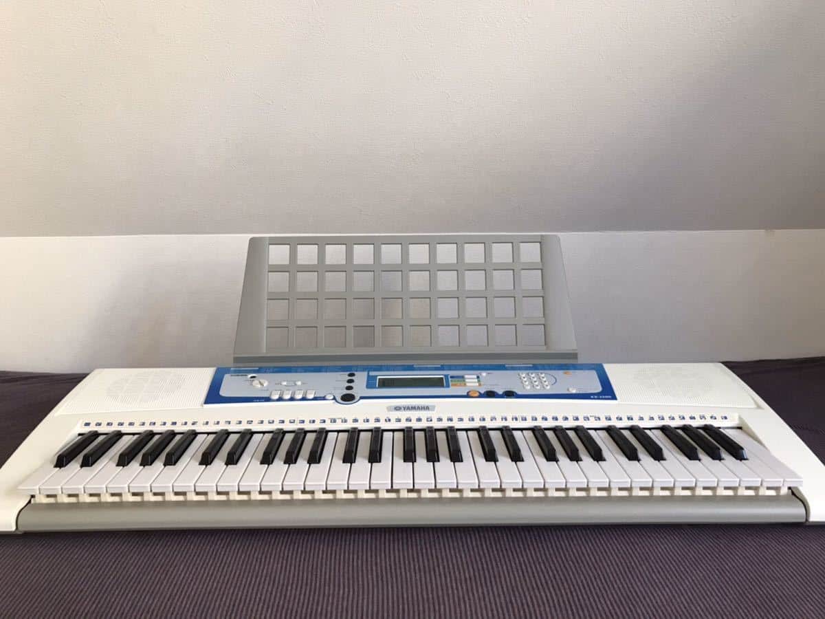 Used]With Yamaha PORTATONE EZ-J200 YAMAHA Electronic piano