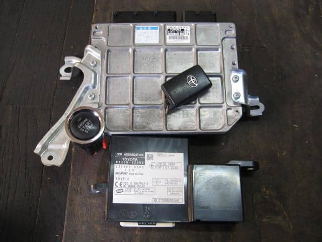 ヴィッツ DBA-SCP90 エンジンコンピューター 2SZ-FE 89661-52Q00