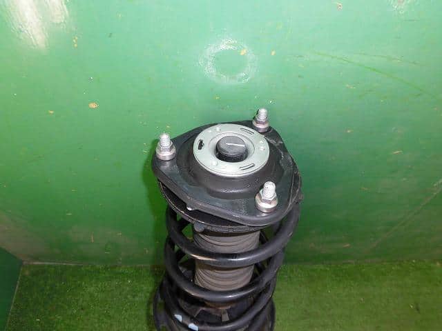 Used]Esquire ZWR80G Right Front Strut 15698414 - BE FORWARD