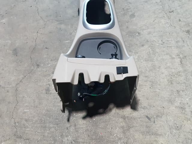 Genuine Hyundai 84614-4D000-CS Console Box Assembly Genuine Hyundai 84614-4D000-CS Console Box Assembly