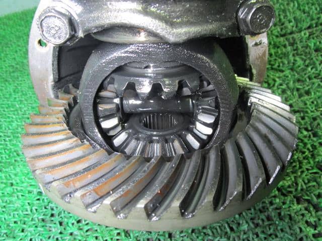 [Used]Carry DB52T Rear Differential Gear 2745071D01 - BE FORWARD Auto Parts