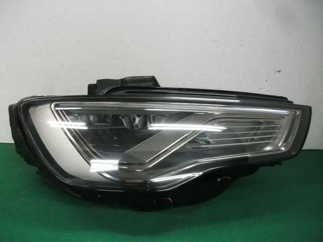 Used]Audi A3 8VCXS Right Headlight 8V0 941 034 A - BE FORWARD Auto