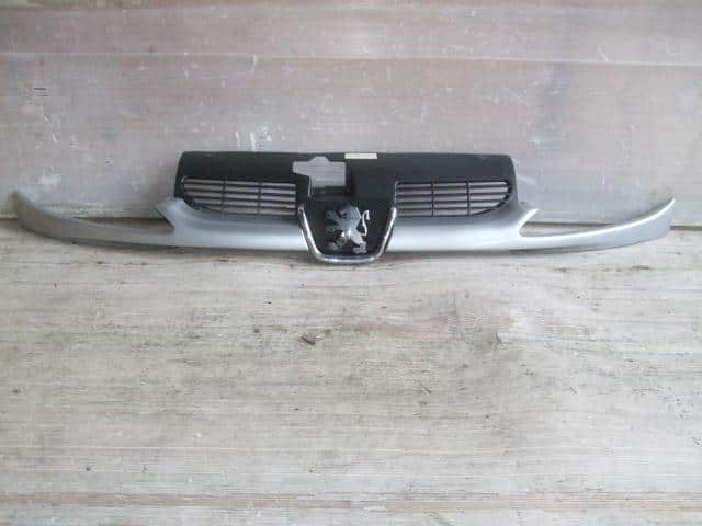 Used]Peugeot 206 T16L4 Front Grille - BE FORWARD Auto Parts