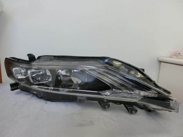 パーツ 60 Early Model Harrier Right Headlight Used]Harrier ZSU60W Right Headlight 8114048440 - BE FORWARD Auto Parts
