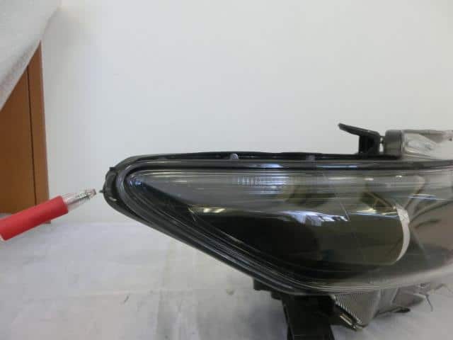 Used]Harrier ZSU60W Right Headlight 8114048440 - BE FORWARD Auto Parts