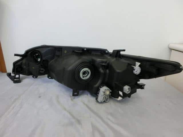 パーツ 60 Early Model Harrier Right Headlight Used]Harrier ZSU60W Right Headlight 8114048440 - BE FORWARD Auto Parts