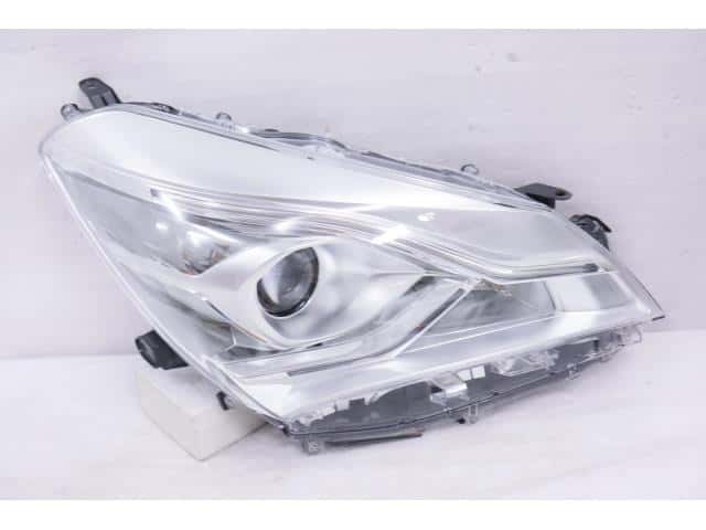 Used]Vitz NSP130 Right Headlight 8110552L80 - BE FORWARD Auto Parts