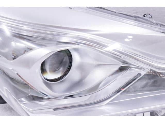 Used]Vitz NSP130 Right Headlight 8110552L80 - BE FORWARD Auto Parts