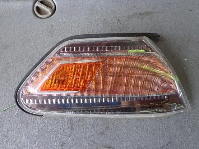Used]Mark II JZX100 Right Front Clearance Lamp 22276 - BE FORWARD