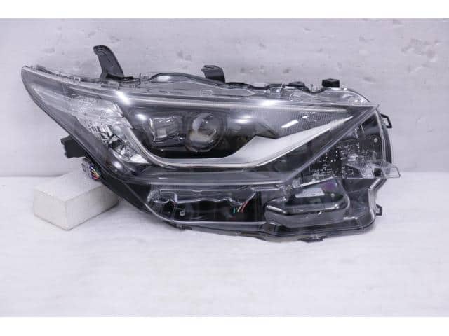 Used]Auris NZE181H Right Headlight 8113012G80 - BE FORWARD Auto Parts