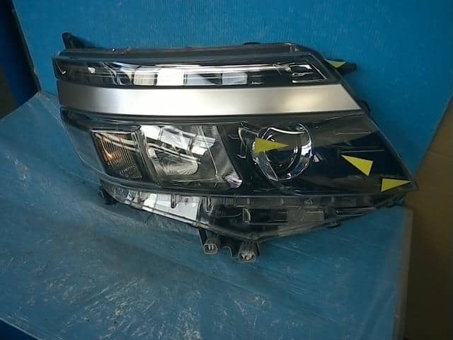 [Used]Voxy ZRR80W Right Headlight 8113028D21 - BE FORWARD Auto Parts