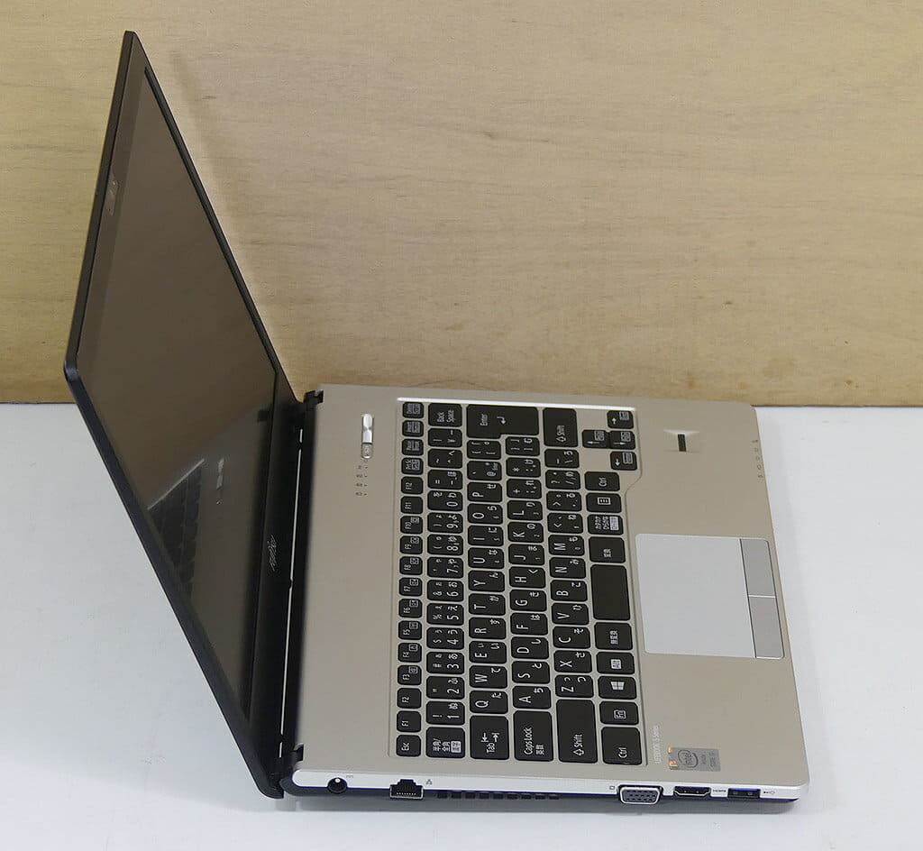 Used]Fujitsu LIFEBOOK S935/K FUJITSU ultra mobile Life book 2015