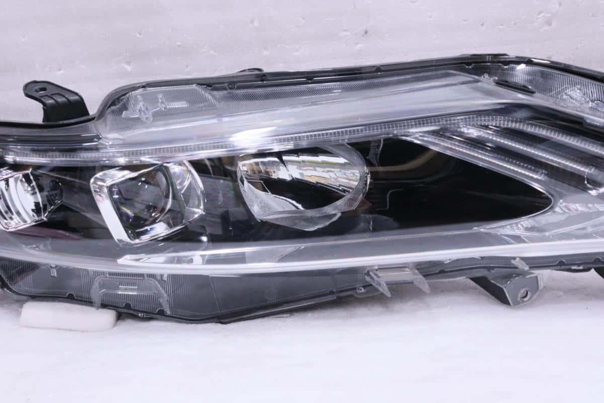 Used] Headlight Right ZSU60W Harrier 81140-48440 - BE FORWARD Auto