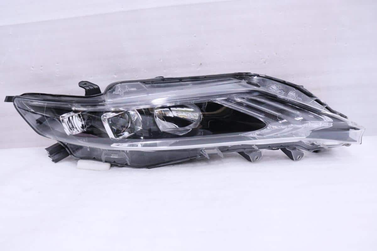 パーツ 60 Early Model Harrier Right Headlight Used] Headlight Right ZSU60W Harrier 81140-48440 - BE FORWARD Auto