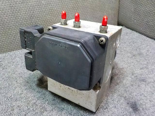 Used]ABS Actuator TOYOTA Hiace 2001 GF-RZH111G 4405026010