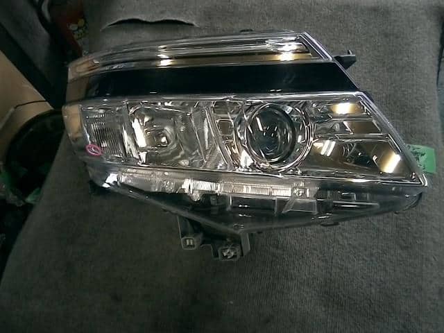 Used]Right Headlight TOYOTA Voxy 2015 DBA-ZRR80W 8111028G01 - BE