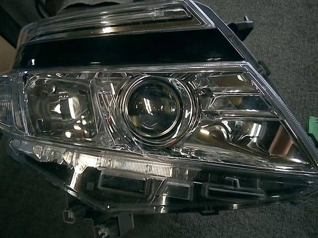 [Used]Right Headlight TOYOTA Voxy 2015 DBA-ZRR80W 8111028G01 - BE ...