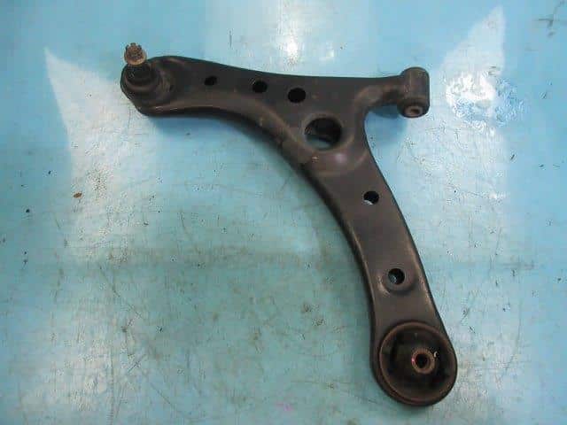 [Used]Front Left Lower Control Arm TOYOTA Voxy 2003 TA-AZR60G ...