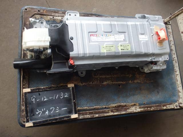 Used]Battery TOYOTA Voxy 2017 DAA-ZWR80G G951028030 - BE FORWARD Auto Parts