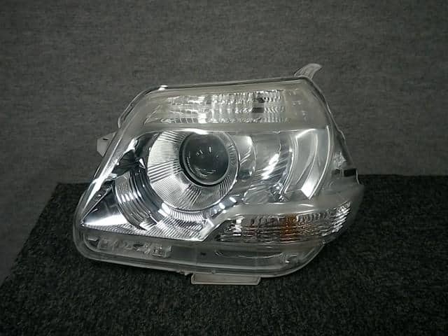 Used]Left Headlight TOYOTA Sienta 2012 DBA-NCP85G 8115052E50 - BE