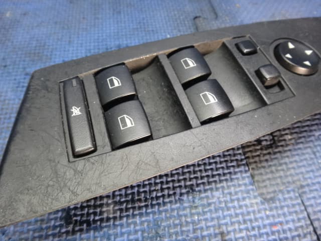 Used]BMW E60 E61 525i 530i Front power window switch Item Number 