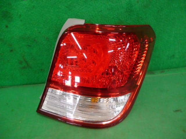 カローラアクシオ DBA-NZE161 左テールランプ 070 12-583 81561-12C60