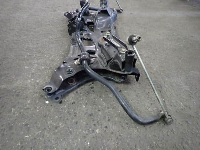Used]Vezel RU4 front suspension member cross member 50200T7D023
