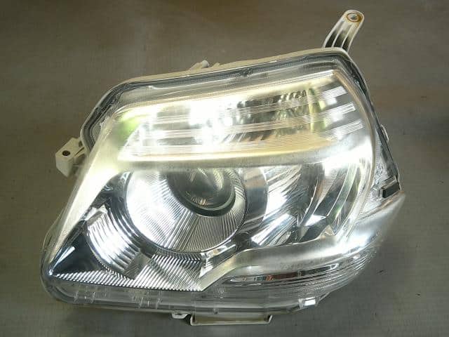 Used]Left Headlight TOYOTA Sienta 2012 DBA-NCP81G 8115052E50 - BE