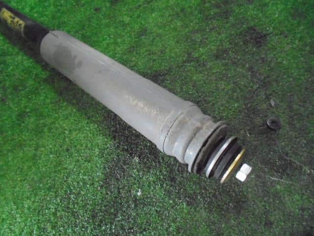 [Used]Rear Right Shock Absorber TOYOTA Voxy 2005 DBA-AZR65G - BE ...