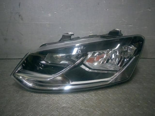 Used]Left Headlight VOLKSWAGEN Polo 2016 DBA-6RCJZ 6C2 941 005 B