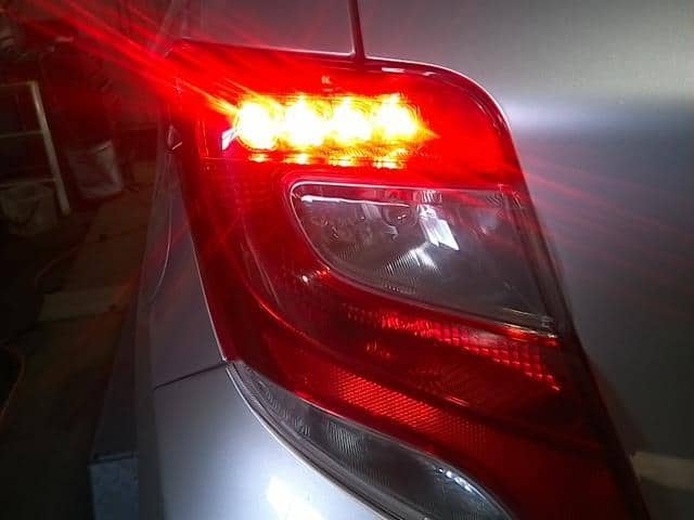 Used]Left Tail Light TOYOTA Vitz 2014 DBA-NSP135 8156052B90 - BE