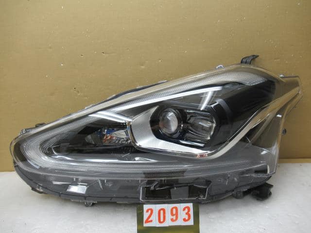 Used]Left Headlight TOYOTA Sienta 2015 DBA-NSP170G 8117052K31 - BE