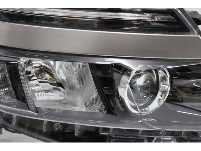 Used]Voxy ZRR80G Right Headlight 8113028D21 - BE FORWARD Auto Parts